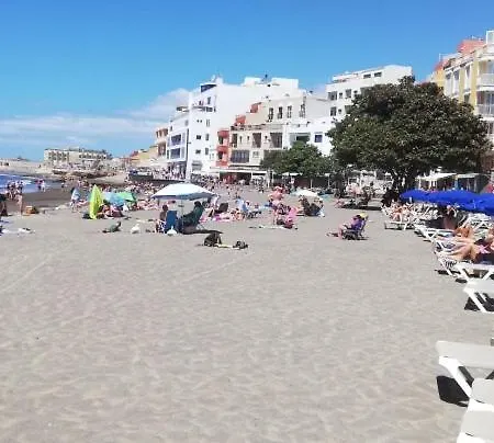 Apto Isa: Amplio Y Acogedor Apto De 75m Con Terraza, Aire Acondicionado Y Parking Gratuito Apartamento