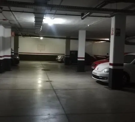 Apartamento Apto Isa: Amplio Y Acogedor Apto De 75m Con Terraza, Aire Acondicionado Y Parking Gratuito Los Abrigos