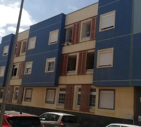 Apartment Apto Isa: Amplio Y Acogedor Apto De 75m Con Terraza, Aire Acondicionado Y Parking Gratuito Los Abrigos