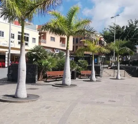 Apto Isa: Amplio Y Acogedor Apto De 75m Con Terraza, Aire Acondicionado Y Parking Gratuito *