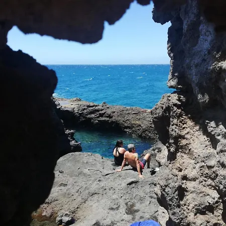 Apto Isa: Amplio Y Acogedor Apto De 75m Con Terraza, Aire Acondicionado Y Parking Gratuito