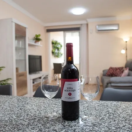 Apartment Apto Isa: Amplio Y Acogedor Apto De 75m Con Terraza, Aire Acondicionado Y Parking Gratuito *
