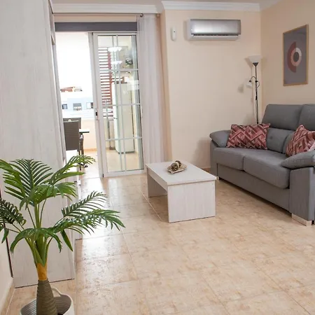 Apartamento Apto Isa: Amplio Y Acogedor Apto De 75m Con Terraza, Aire Acondicionado Y Parking Gratuito Los Abrigos