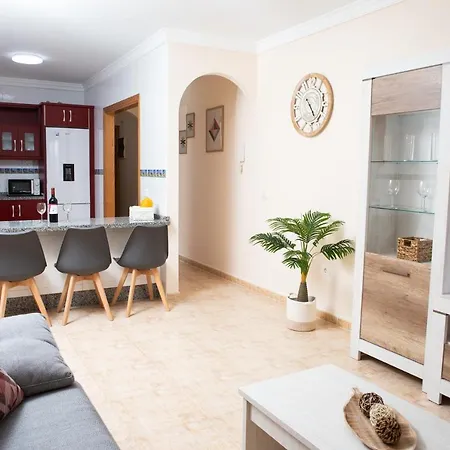 Apto Isa: Amplio Y Acogedor Apto De 75m Con Terraza, Aire Acondicionado Y Parking Gratuito Apartamento Los Abrigos