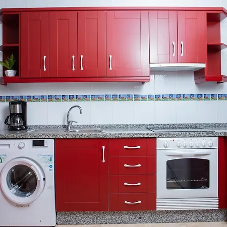 Apartamento Apto Isa: Amplio Y Acogedor Apto De 75m Con Terraza, Aire Acondicionado Y Parking Gratuito Los Abrigos