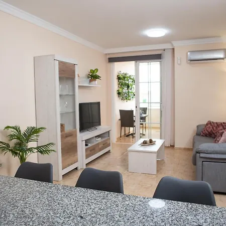 Apartment Apto Isa: Amplio Y Acogedor Apto De 75m Con Terraza, Aire Acondicionado Y Parking Gratuito *
