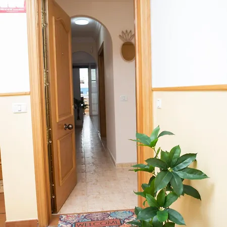 Apartment Apto Isa: Amplio Y Acogedor Apto De 75m Con Terraza, Aire Acondicionado Y Parking Gratuito Los Abrigos