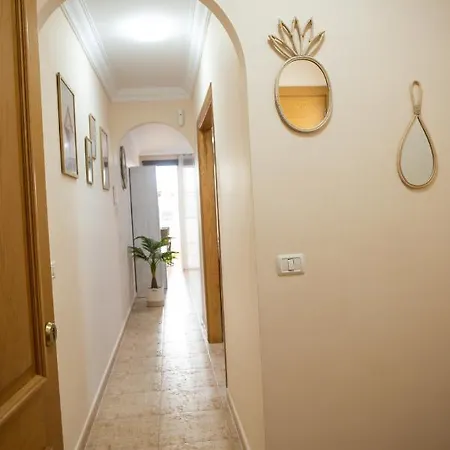 Apartment Apto Isa: Amplio Y Acogedor Apto De 75m Con Terraza, Aire Acondicionado Y Parking Gratuito