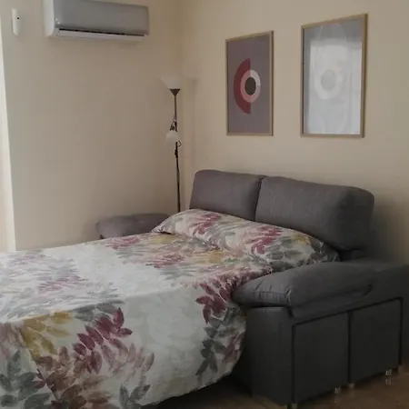 Apartment Apto Isa: Amplio Y Acogedor Apto De 75m Con Terraza, Aire Acondicionado Y Parking Gratuito *
