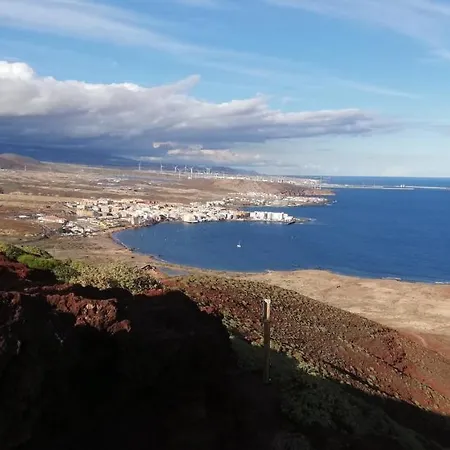 Apartamento Apto Isa: Amplio Y Acogedor Apto De 75m Con Terraza, Aire Acondicionado Y Parking Gratuito *