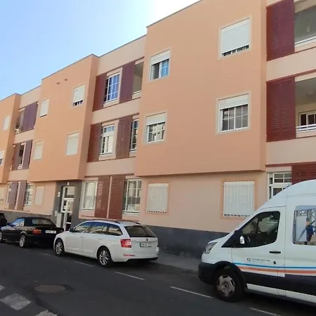 Apto Isa: Amplio Y Acogedor Apto De 75m Con Terraza, Aire Acondicionado Y Parking Gratuito * Los Abrigos